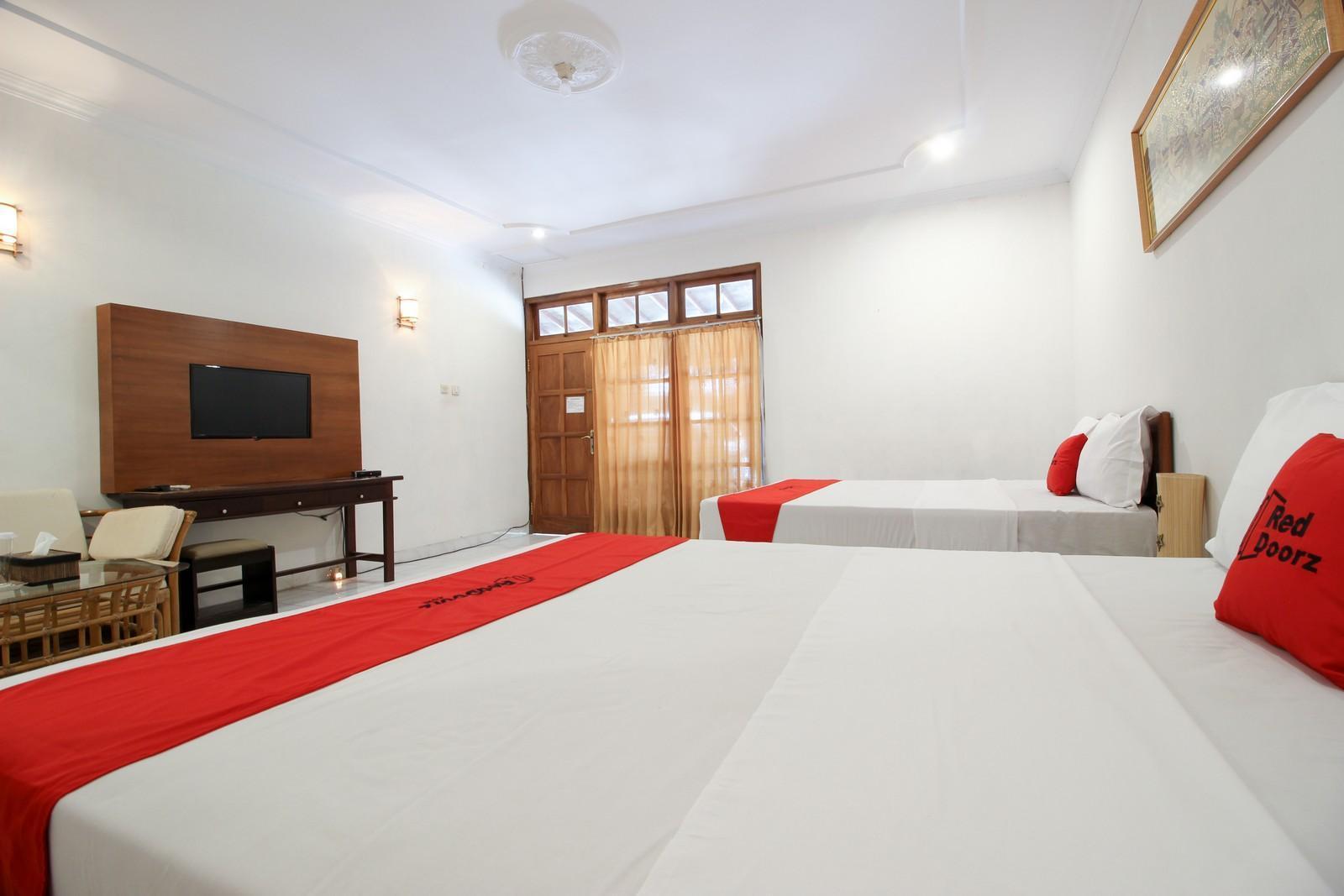 Reddoorz Plus Near Alun Alun Selatan 2 Yogyakarta Exterior photo